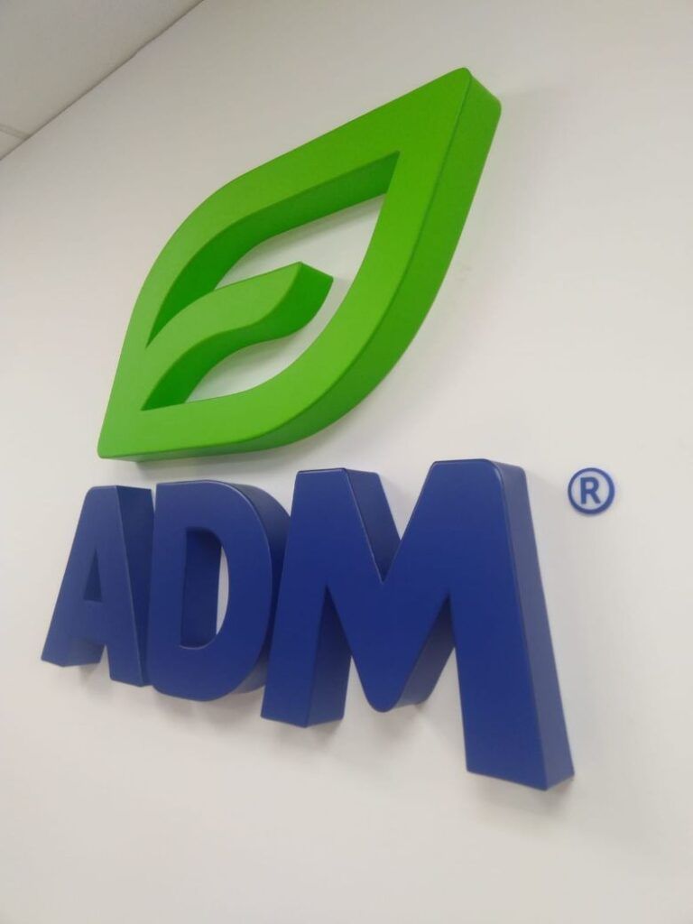 ADM - Letras 3D con vinil de colores
