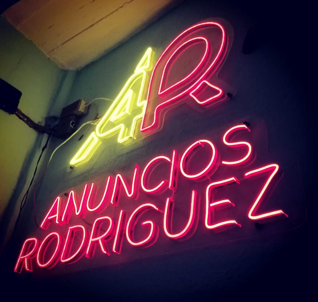 Flex neon Anuncios Rodriguez