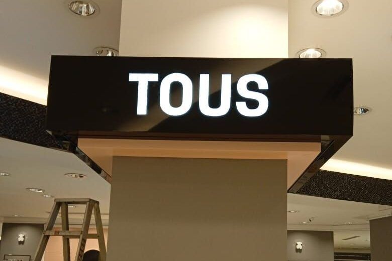 corte CNC e iluminación LED